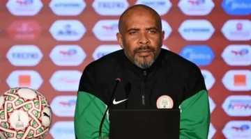 أزمة المغرب تتكرر.. مدرب نيجيريا يحذر قبل مواجهة مصر